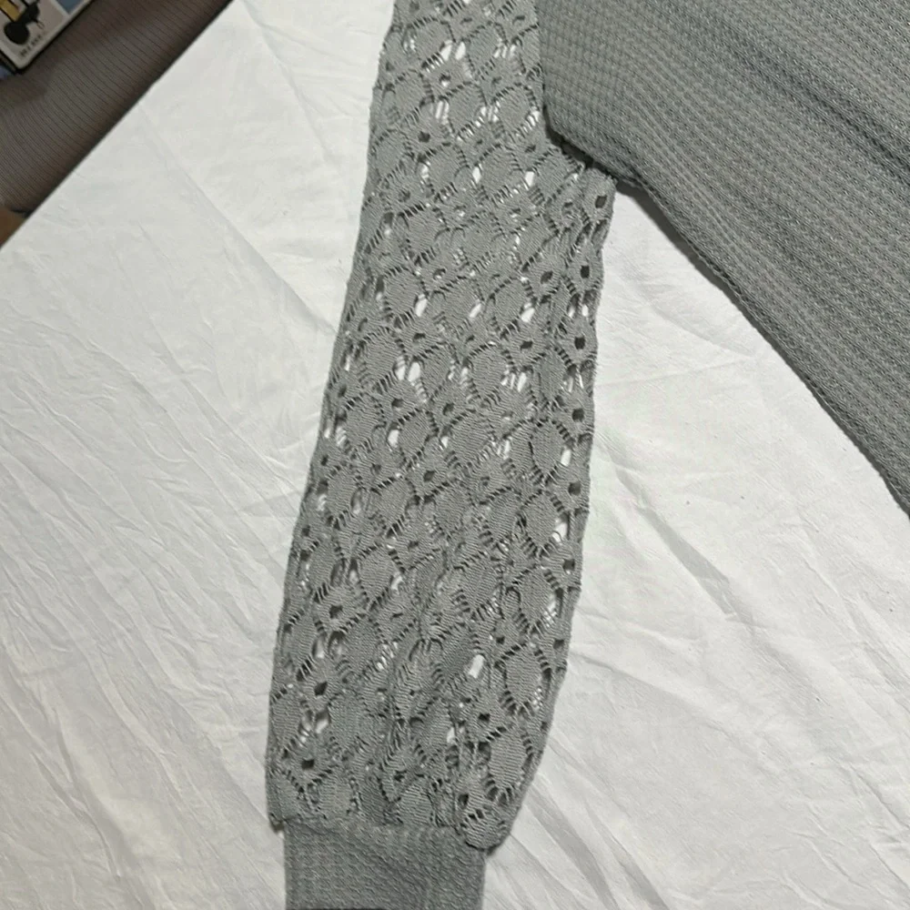 Jcpenney Gray Size  XLarge  Long Sleeve Shirt with hole design on the sleeves - Picture 4 of 5